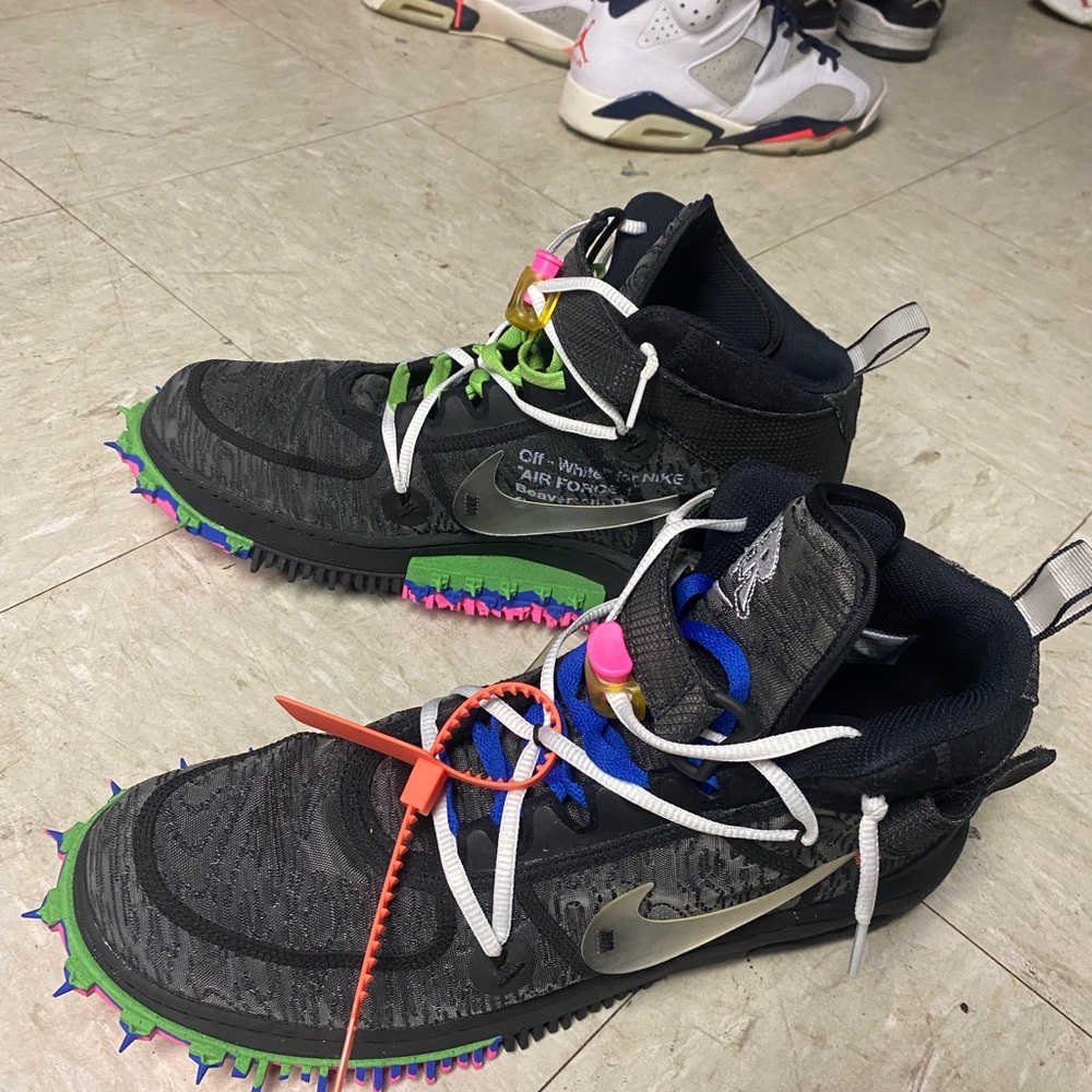 Off-White Air Force One Mid Black With Zip Tie